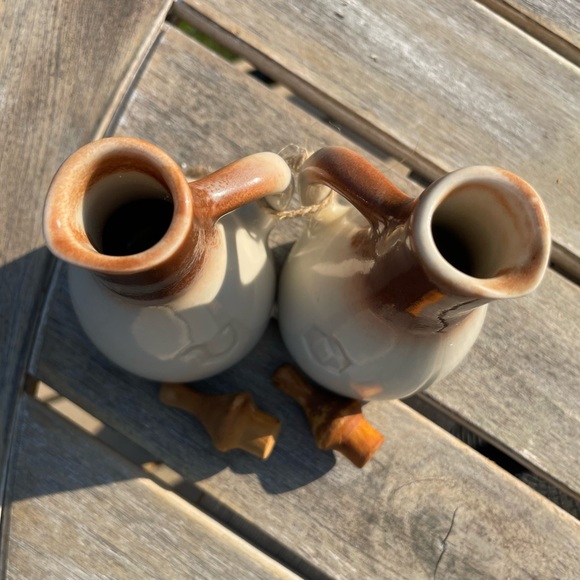 Vintage Mid Century Modern Ceramic OIL & VINEGAR Bottle Set/embossed/ - Picture 3 of 5